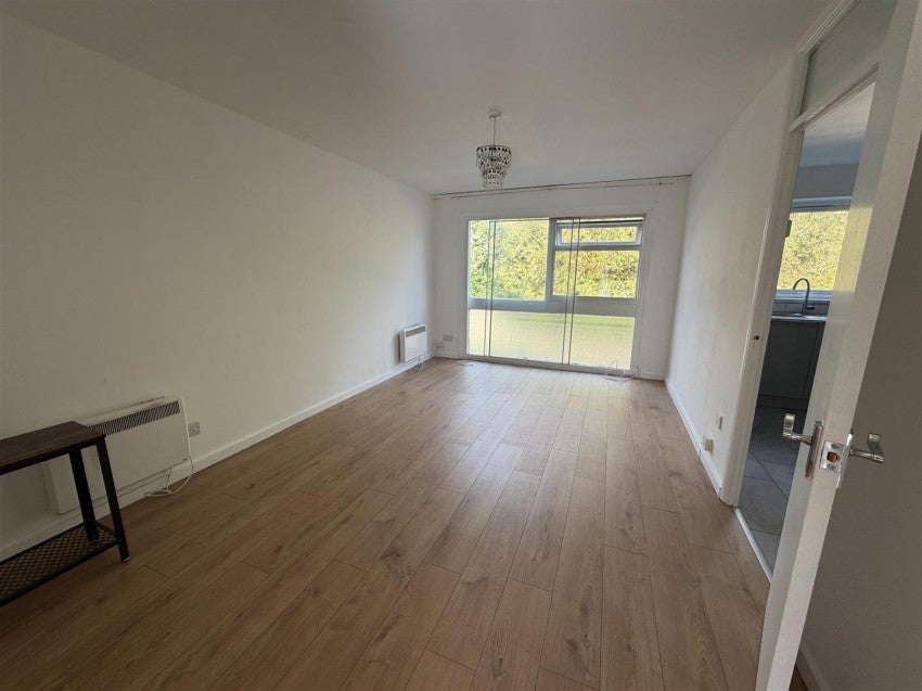 Flat Oakley Close in Greater London