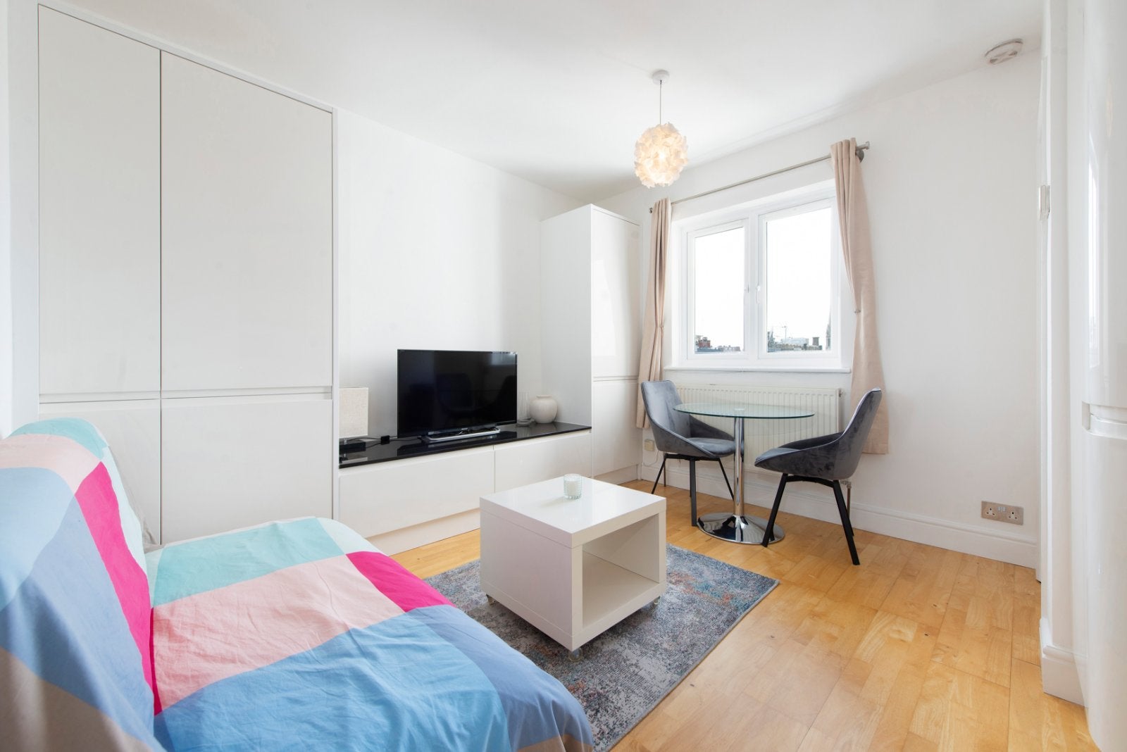 Flat Queensborough Terrace in City of Westminster