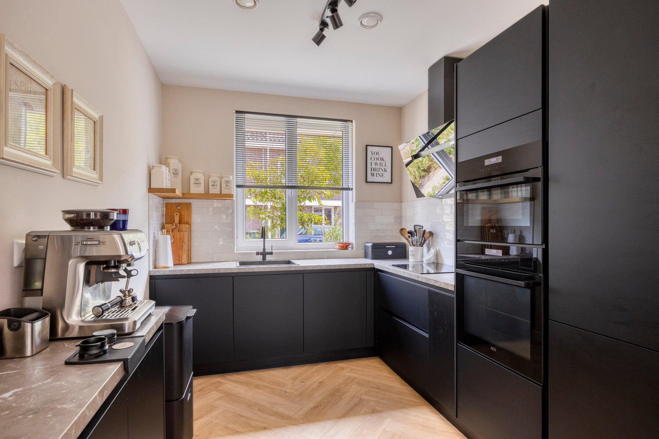 Tussenwoning te koop: Maria van Oosterwijckstraat 4, Zoetermeer