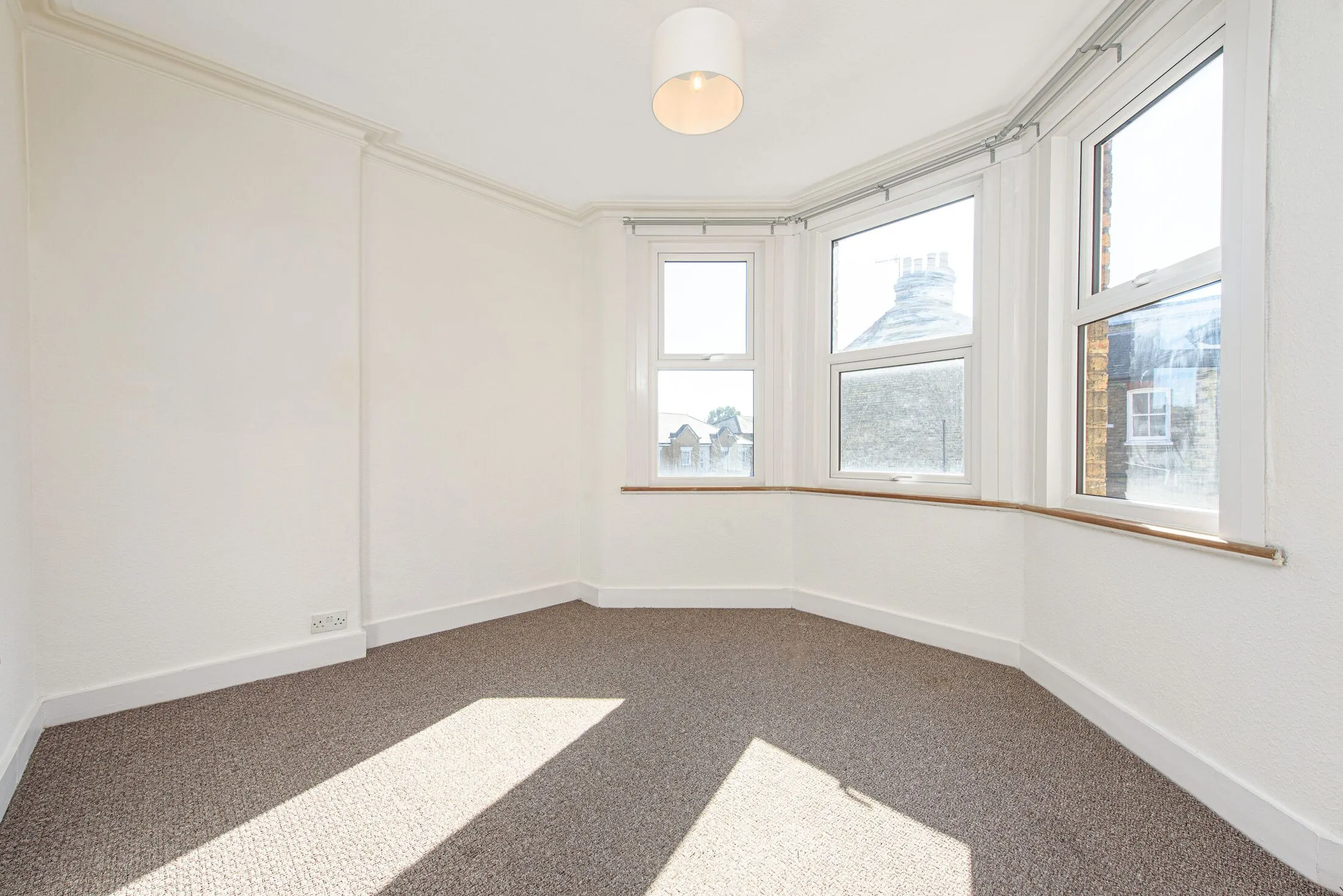 Flat Bulwer Gardens in Greater London