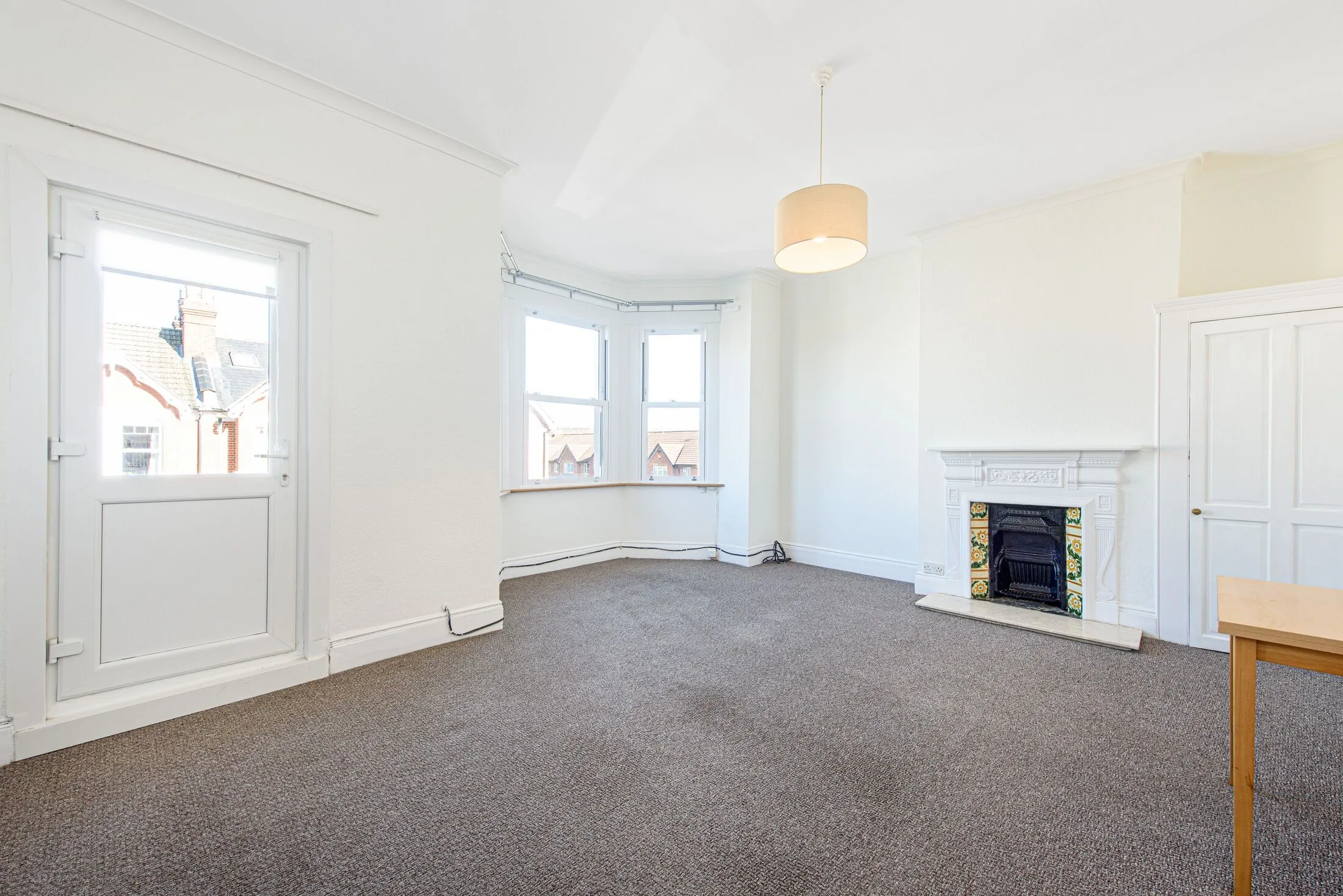 Flat Bulwer Gardens in Greater London