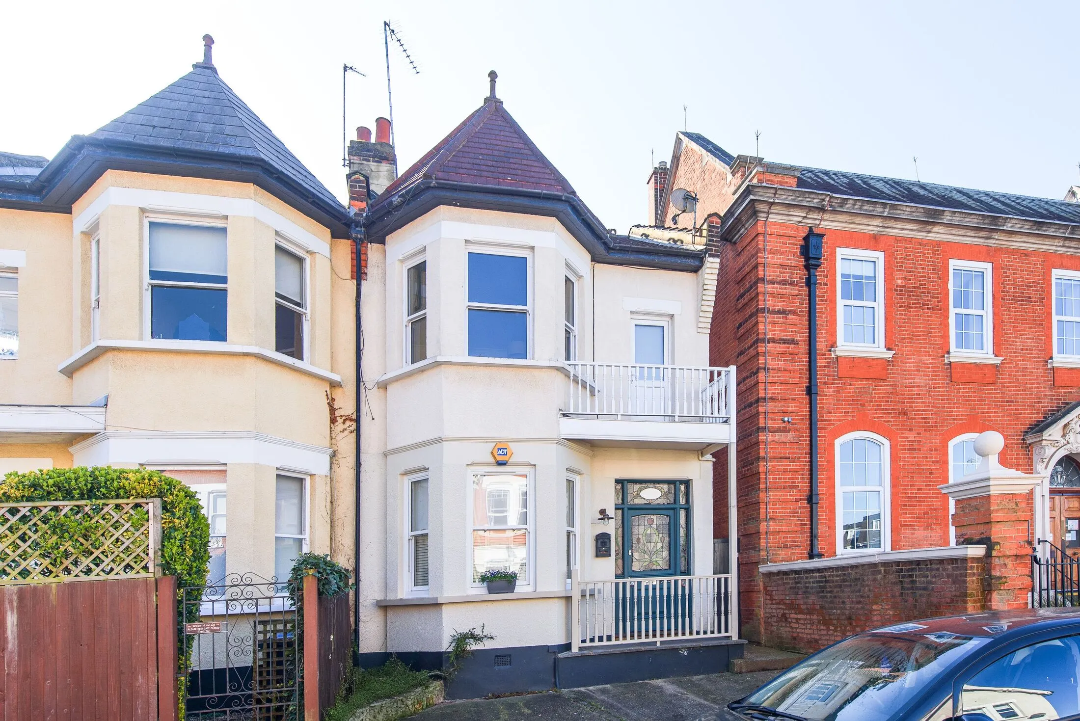 Flat Bulwer Gardens in Greater London