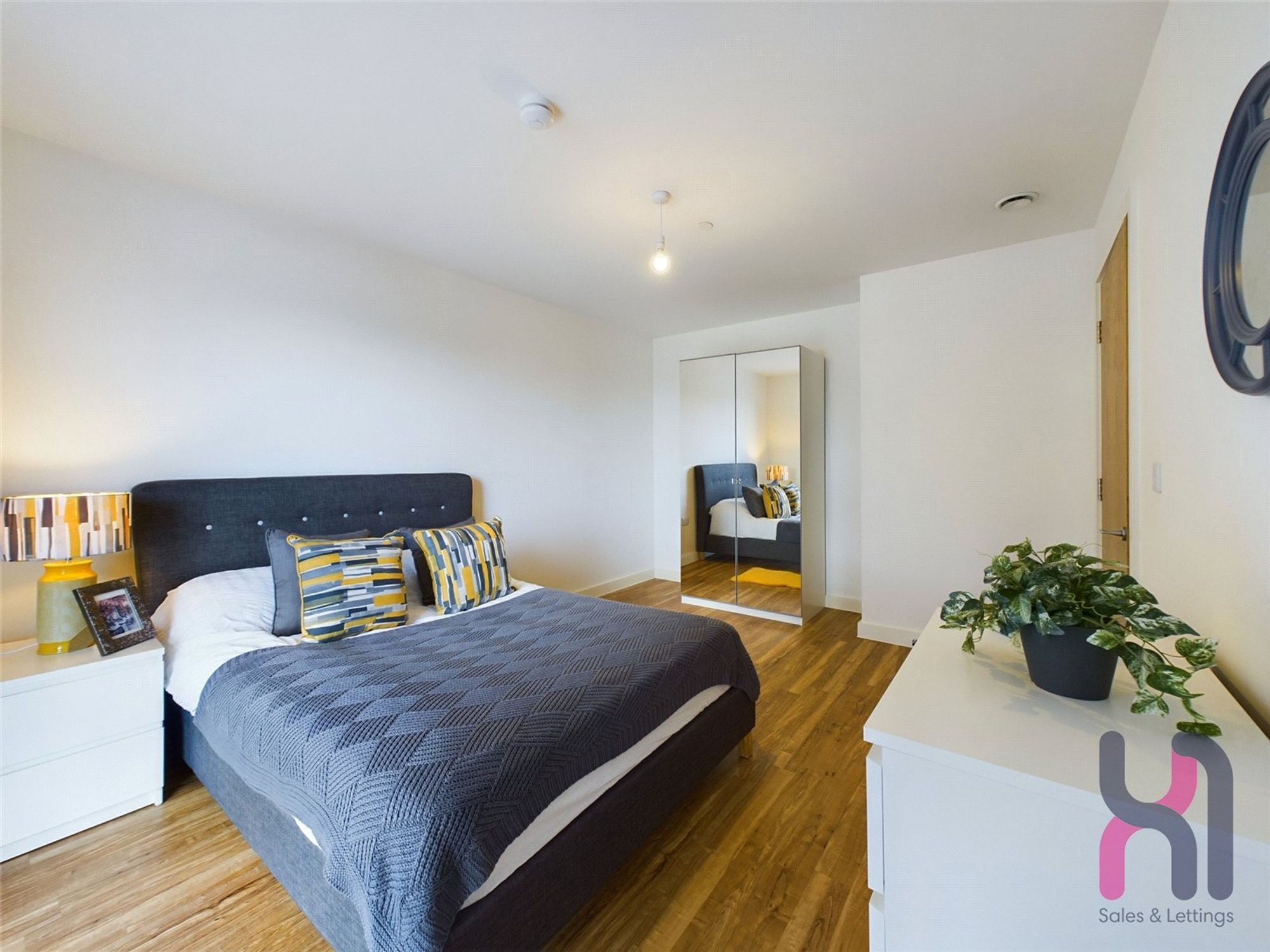 Flat Pomona Strand in Trafford