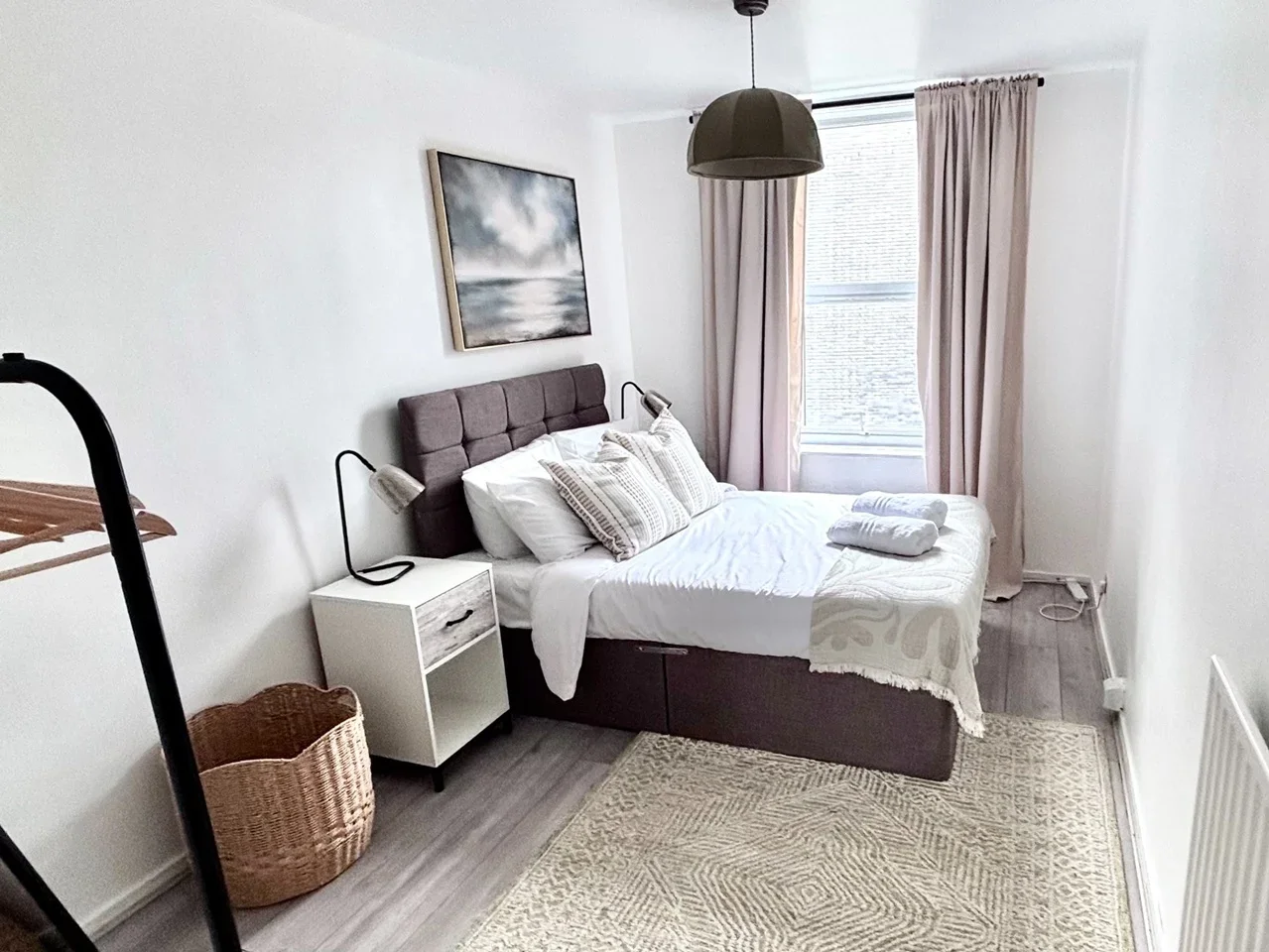 Flat Brabourne Close in Greater London