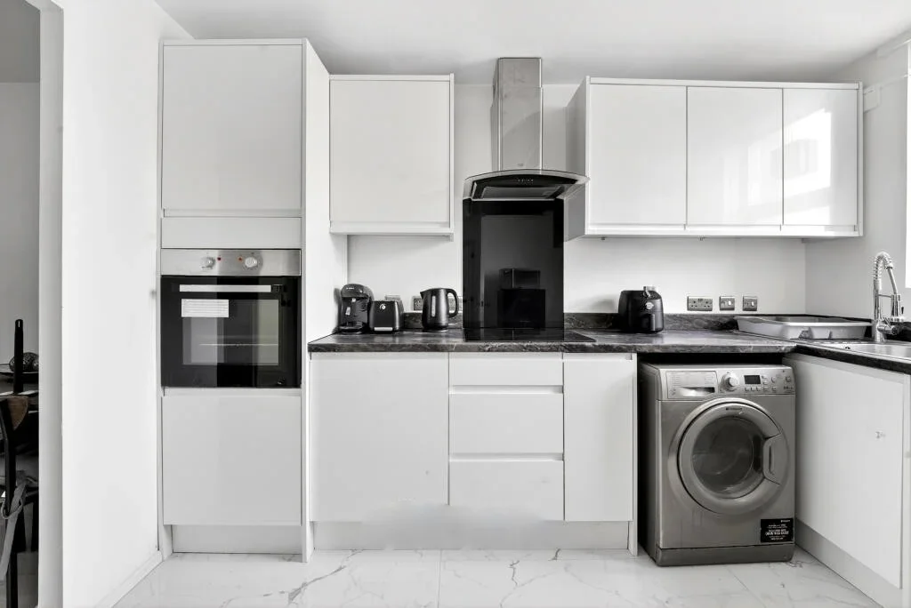 Flat Brabourne Close in Greater London