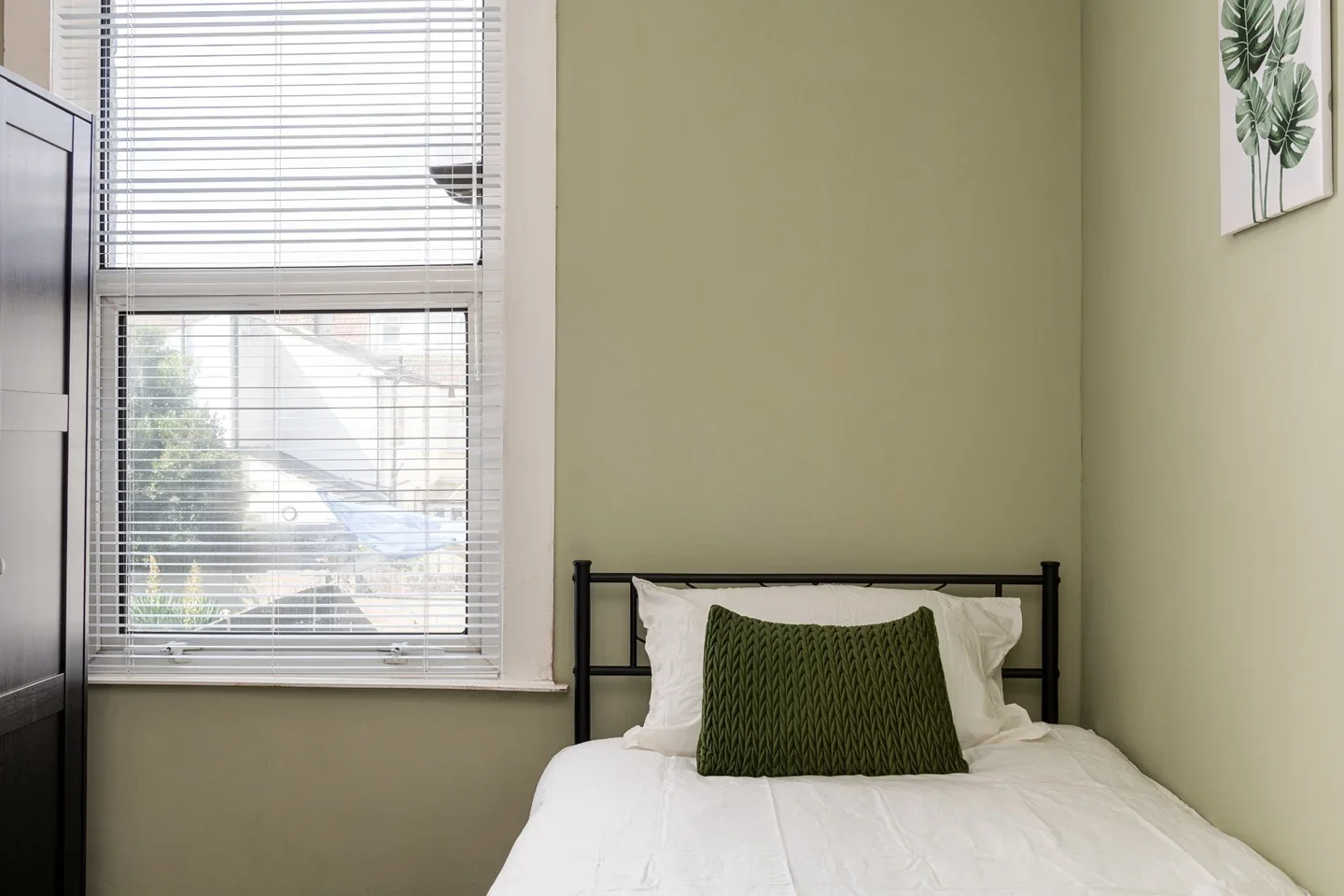 Room College Avenue in Gillingham