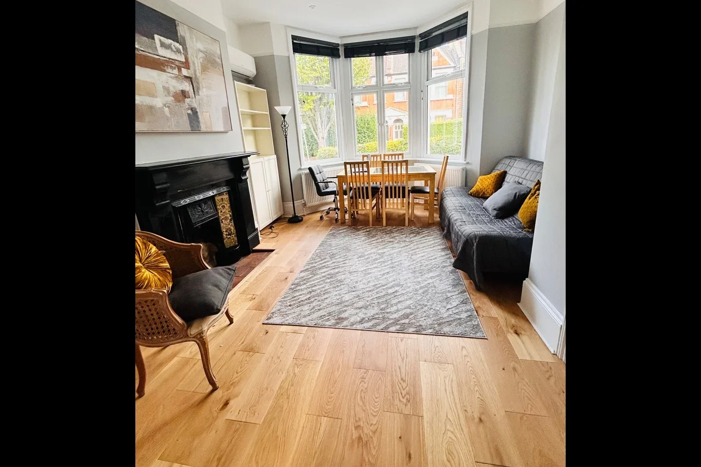 Flat Dawson Road in Greater London