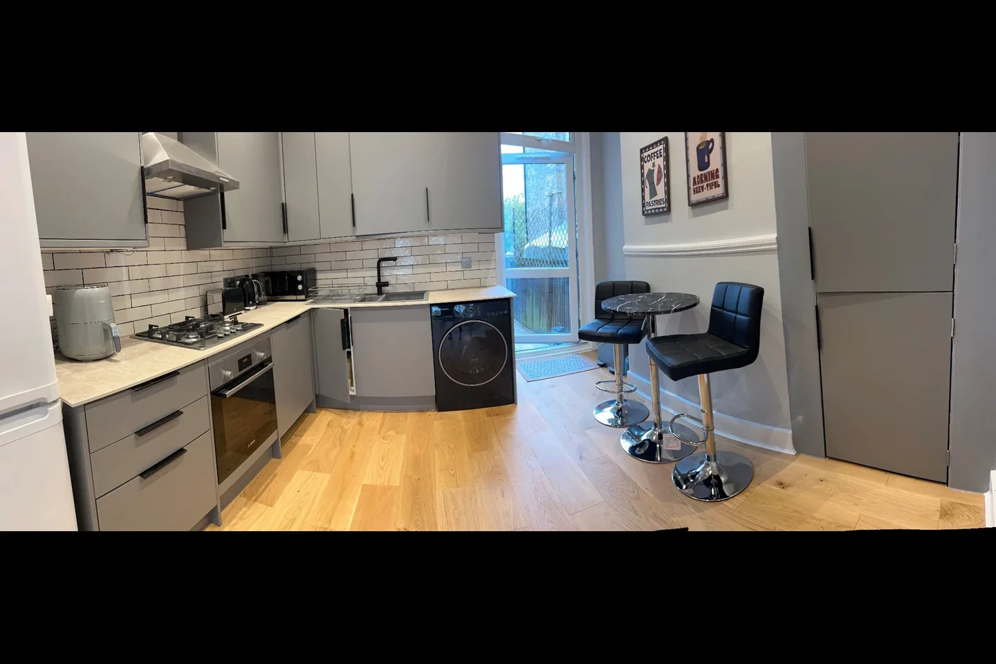Flat Dawson Road in Greater London