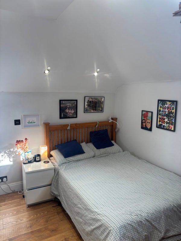 Room Robinson Road in Greater London