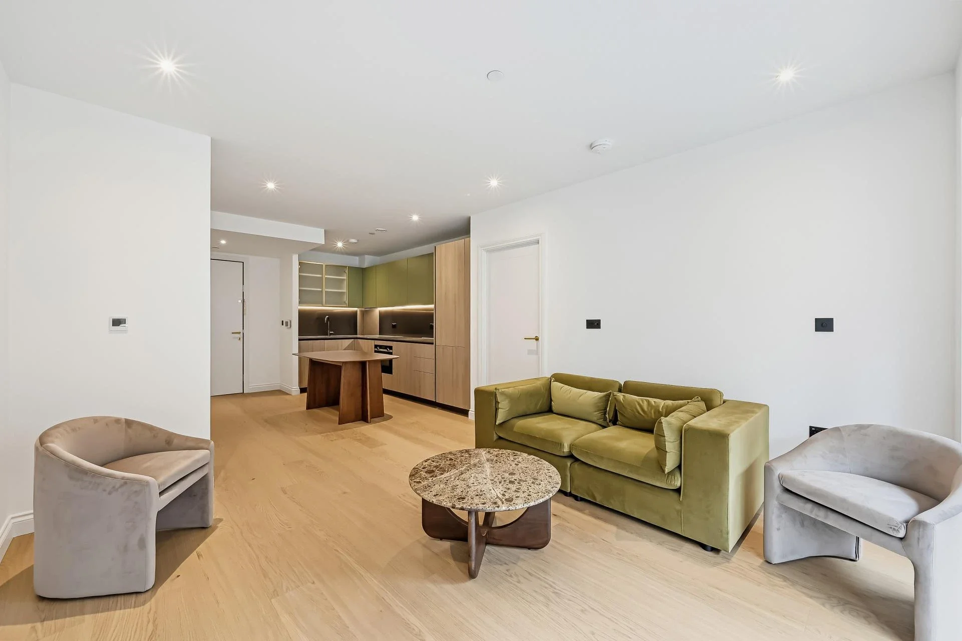 Flat Potters Road in Greater London