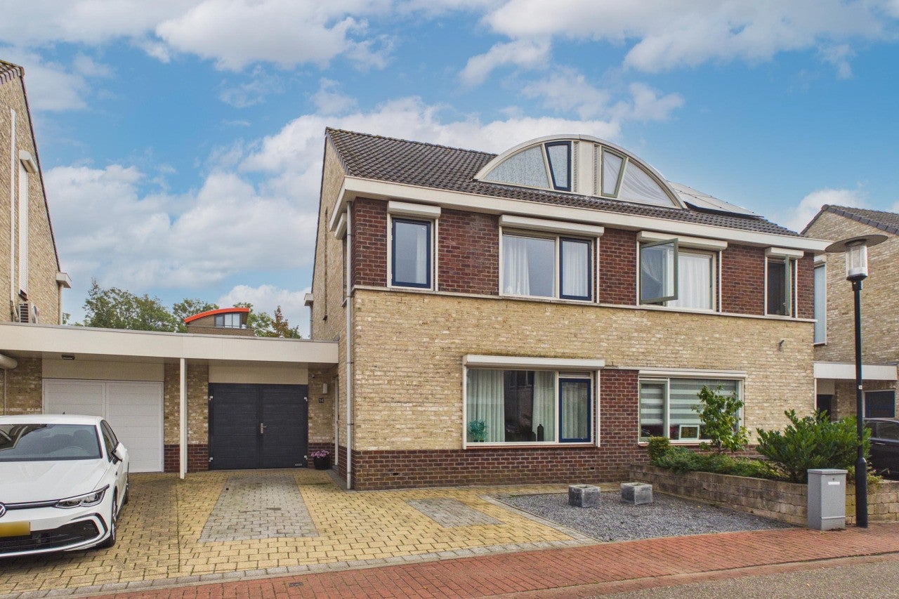 Huis Parelmoerboog 14 in Terneuzen