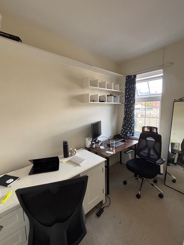 Room Waldron Road in Greater London