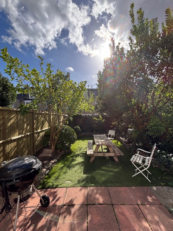 Room Waldron Road in Greater London