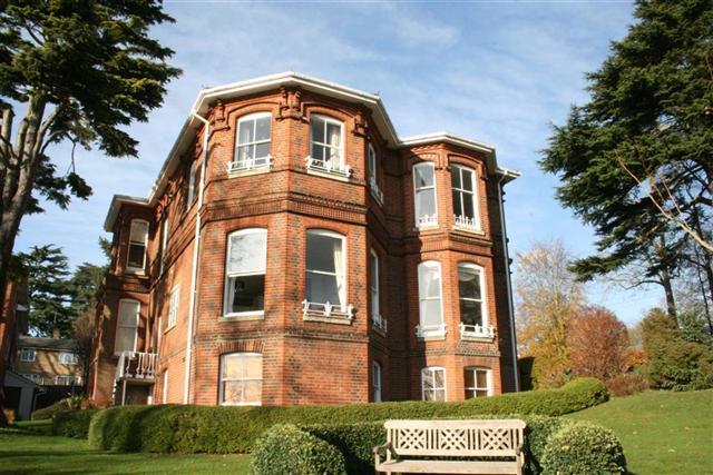 Flat St Peter's Avenue in Reading
