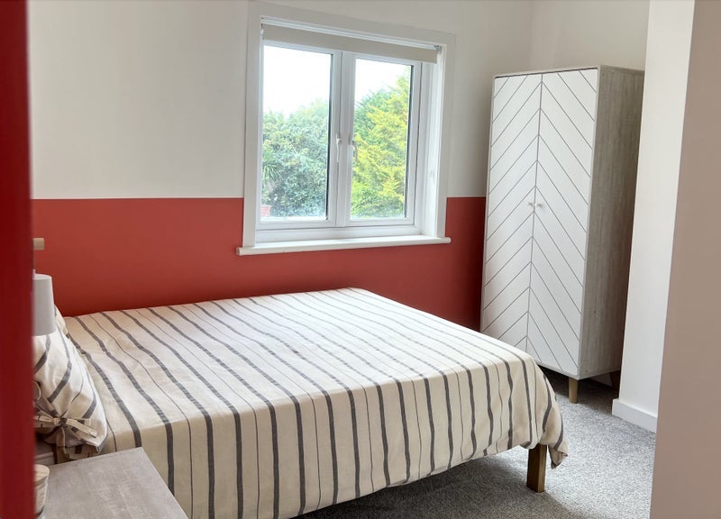 Room Cranbrook Road in Poole