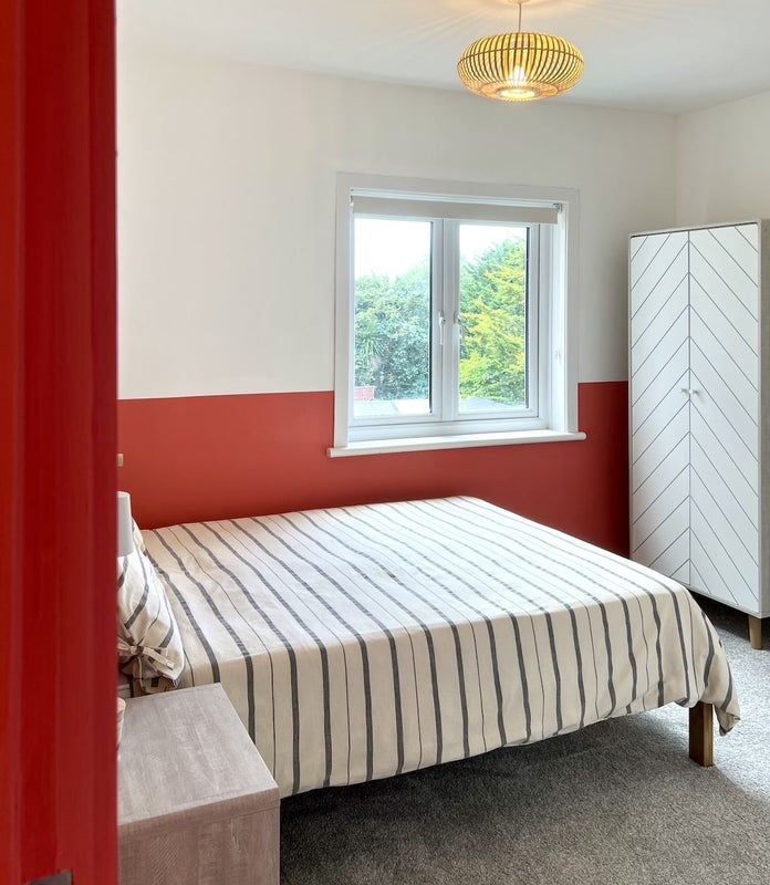 Room Cranbrook Road in Poole