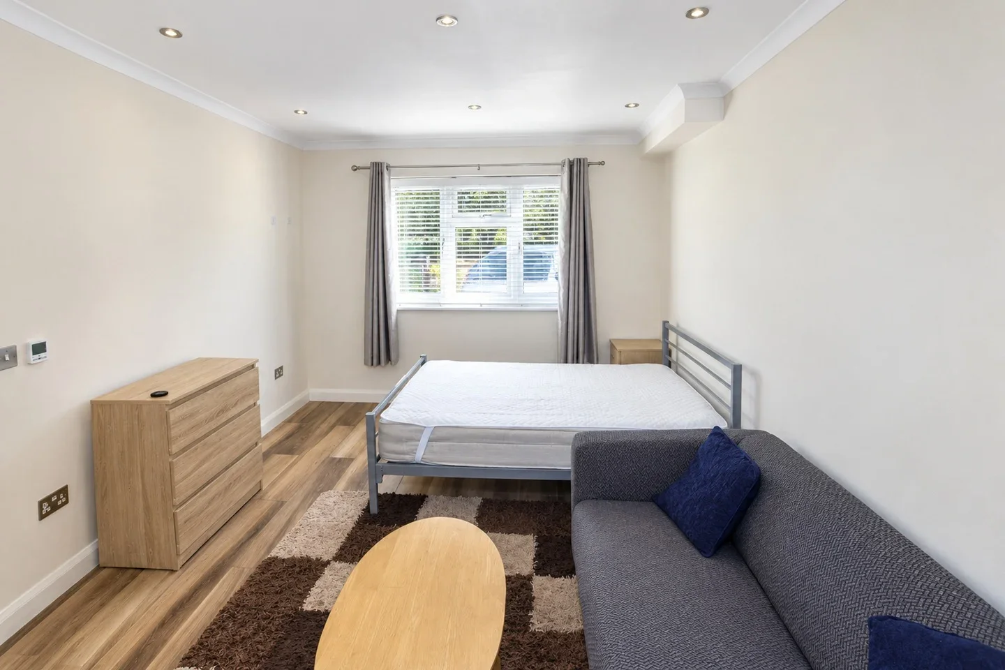 Flat Nash Road in Slough