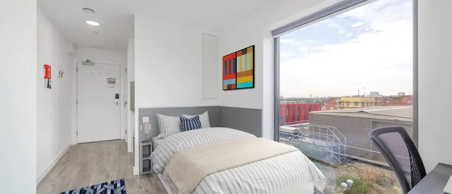 Room Holloway Road in Greater London