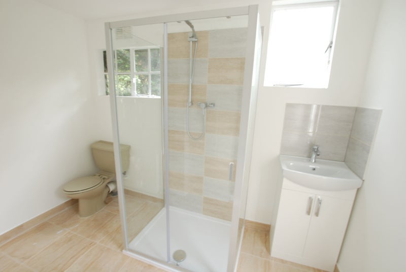 Room Kingston Road in Greater London