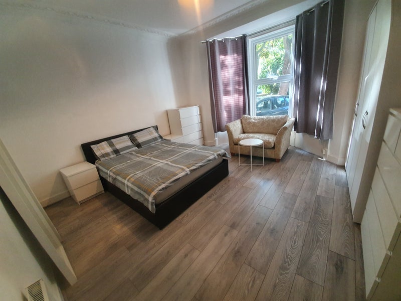 Room Kingston Road in Greater London