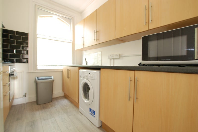 Room Kingston Road in Greater London