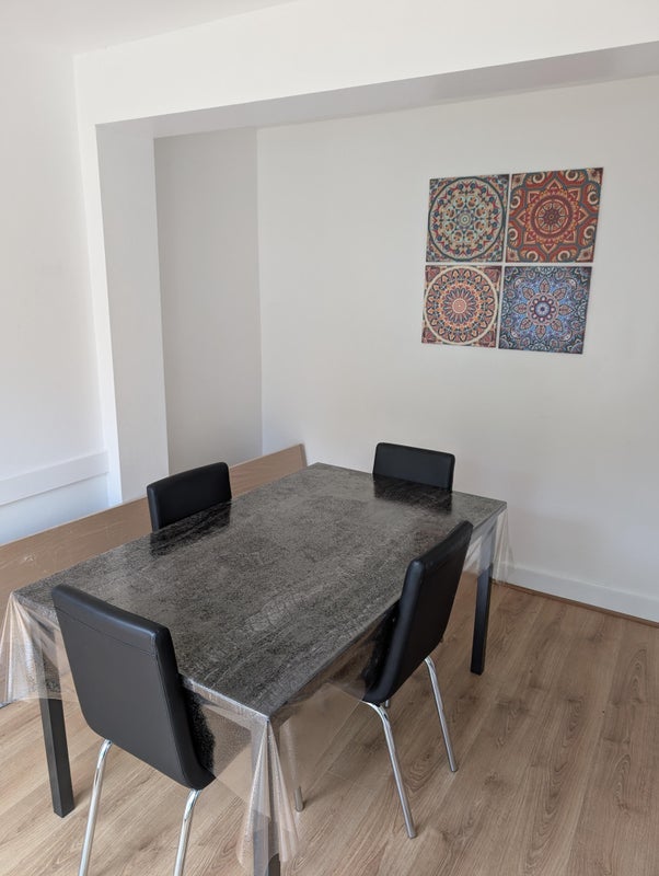 Room Westminster Avenue in Greater London