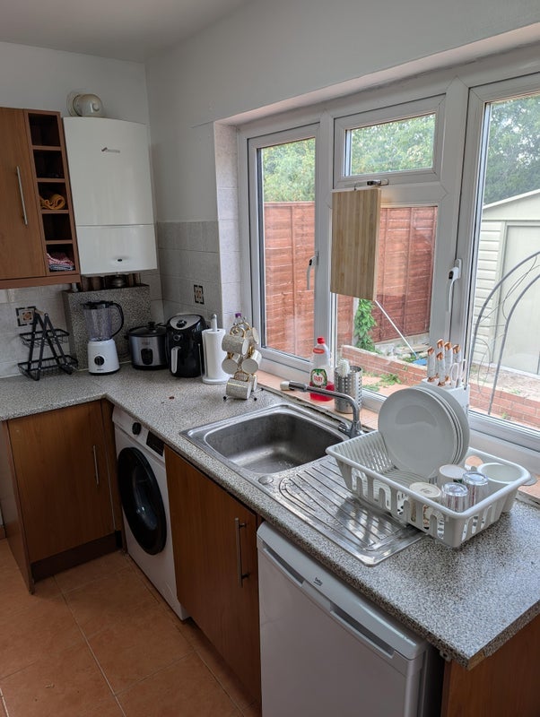 Room Westminster Avenue in Greater London