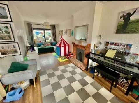 House Dorothy Evans Close in Greater London