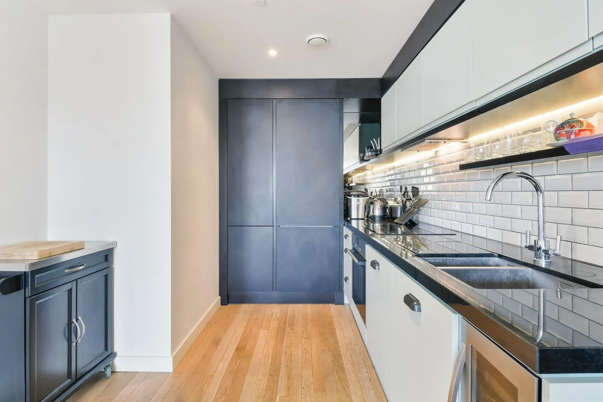 Flat Cobblestone Square in Greater London