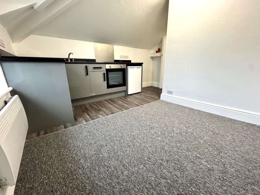 Flat Whitecross Road in Hereford