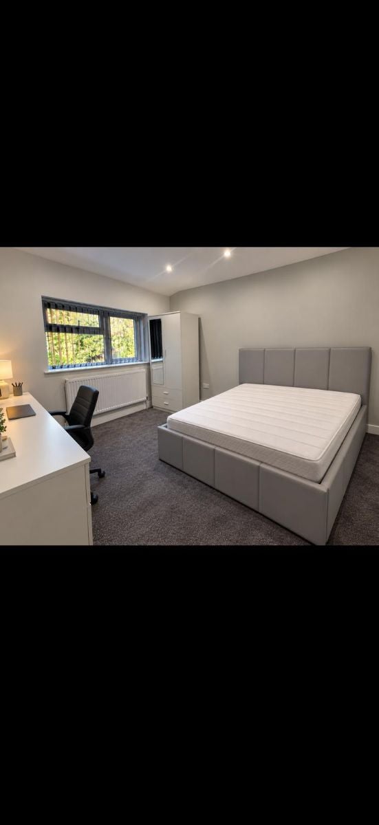 Room Queen Margaret's Road in Coventry
