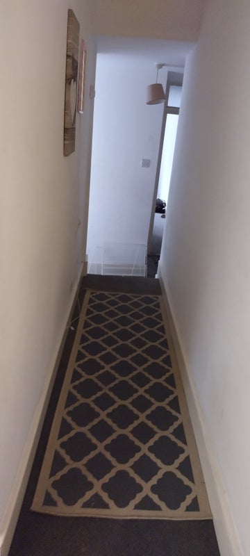 Room Lower Road in Greater London