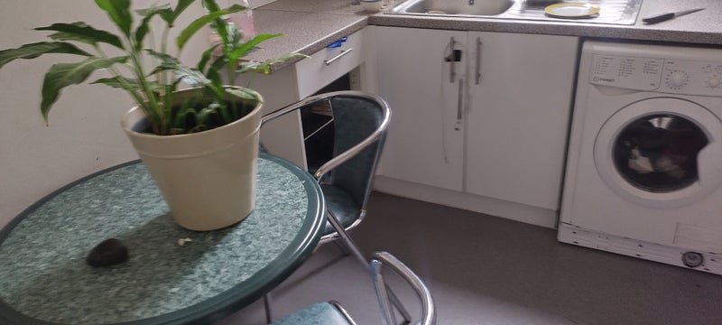 Room Lower Road in Greater London