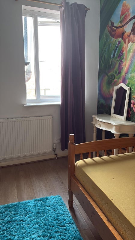 Room Ingal Road in Greater London