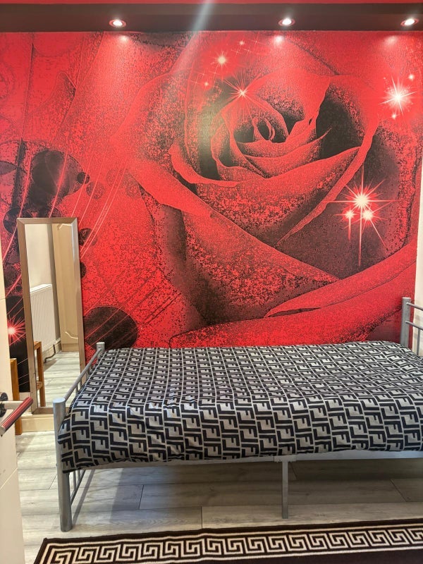 Room Ingal Road in Greater London