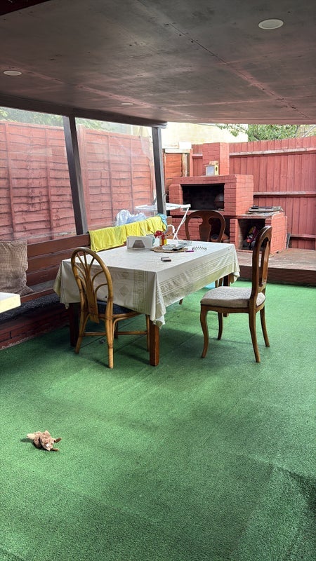 Room Ingal Road in Greater London