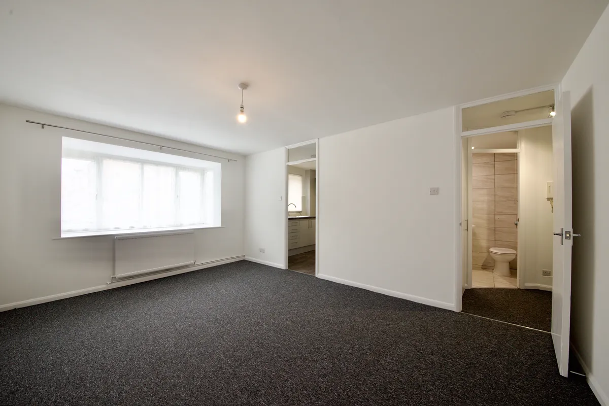 Flat Poplar Grove in Greater London