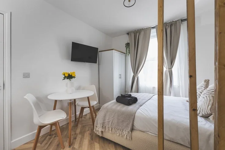 Flat Kelvin Road in Greater London