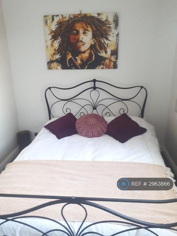 Room Sycamore Drive in Deal