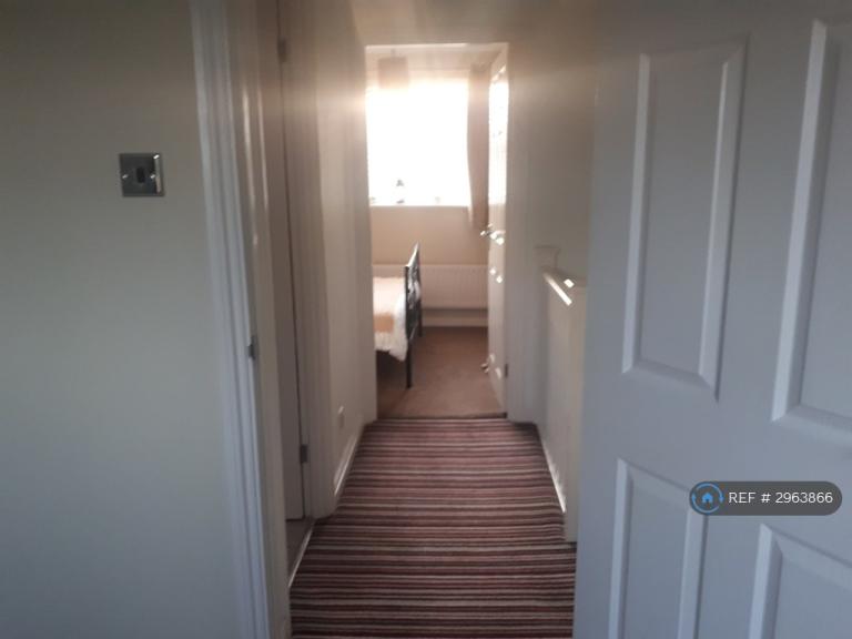 Room Sycamore Drive in Deal