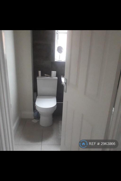 Room Sycamore Drive in Deal