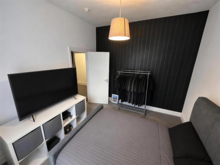 Flat Gordon Avenue in Southampton