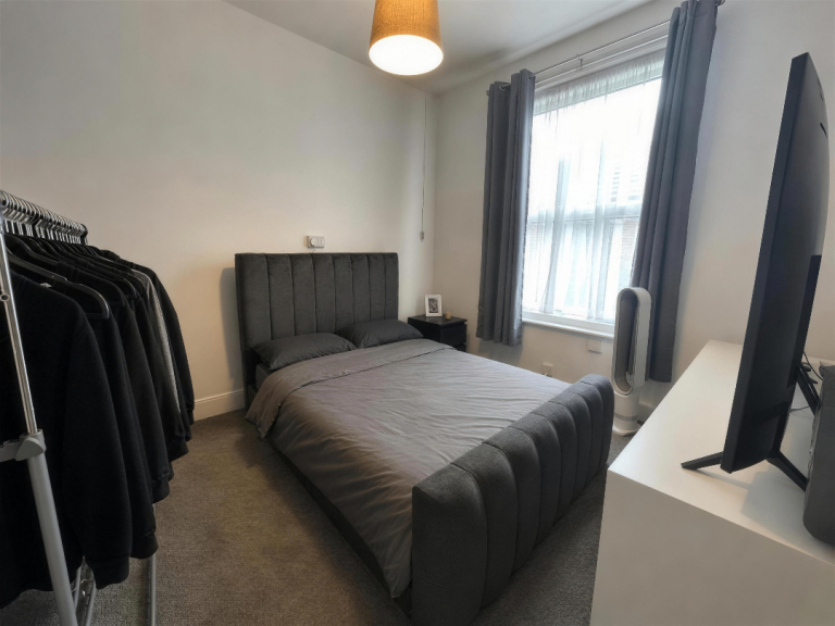 Flat Gordon Avenue in Southampton