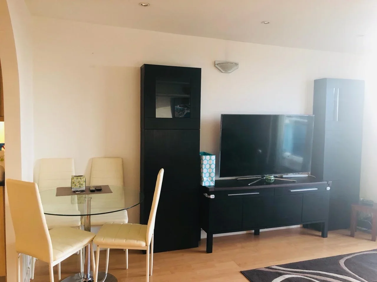 Flat Lyon Road in Greater London