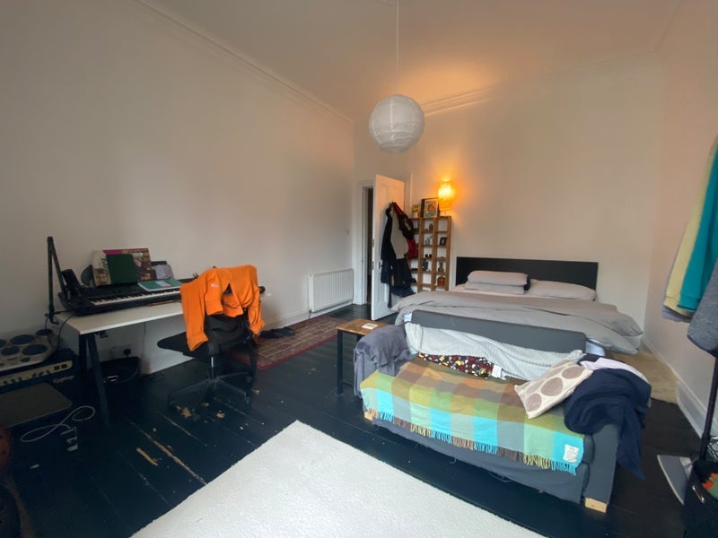 Room Victoria Road in Glasgow