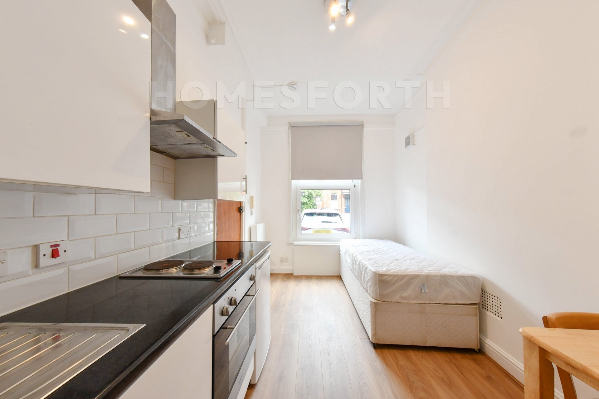 Flat Manstone Road in Greater London