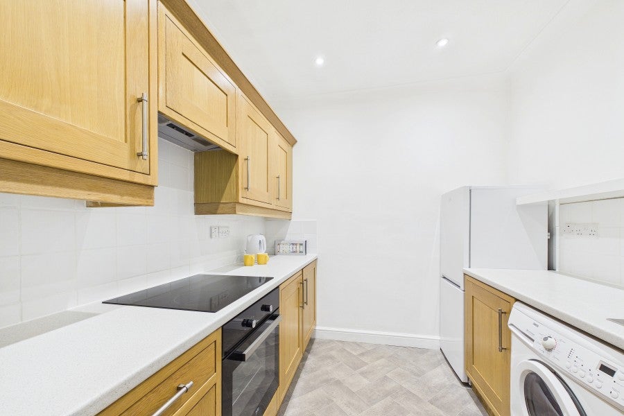 Flat Dorcas Court in Surrey Heath