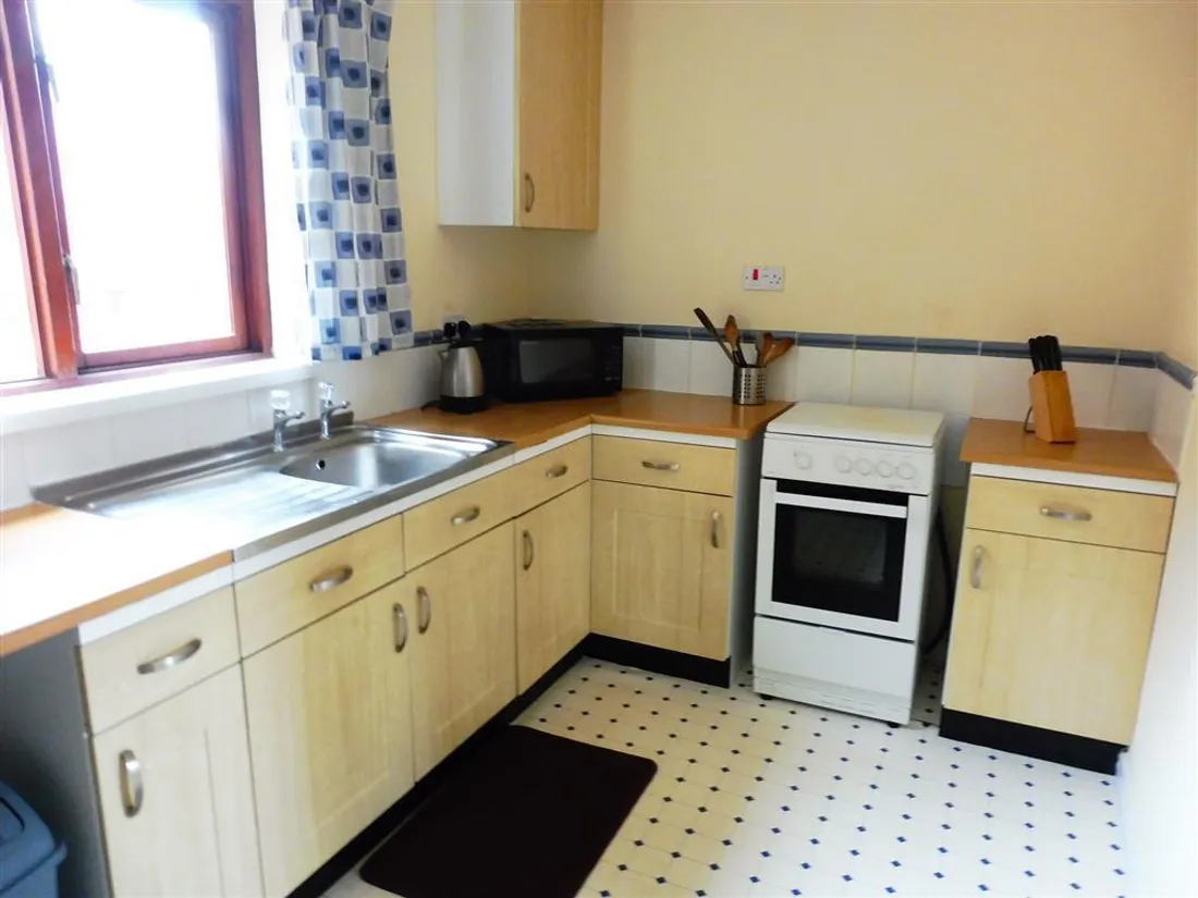 Flat Abernethy Quay in Swansea