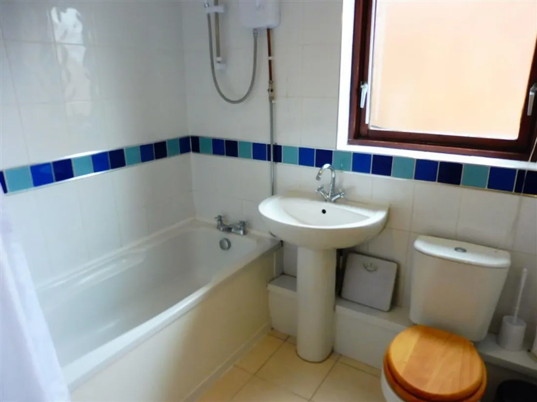 Flat Abernethy Quay in Swansea