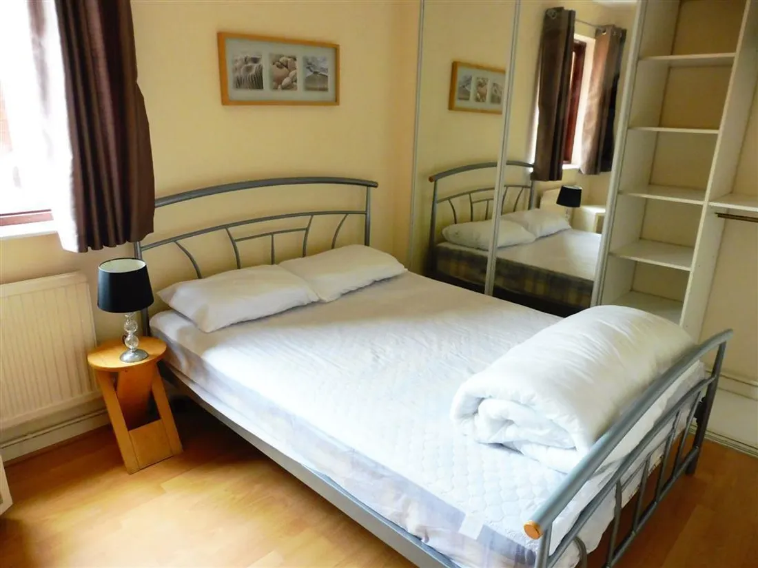 Flat Abernethy Quay in Swansea